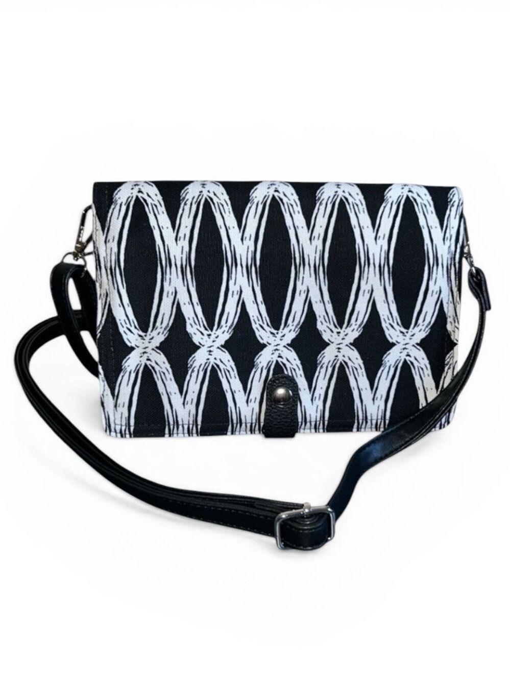 Thirty-One Double Up Crossbody Clutch in Black and White Links